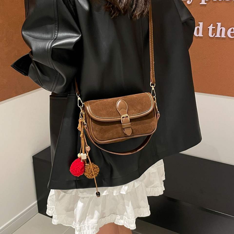Velvet suede zip tote detail
